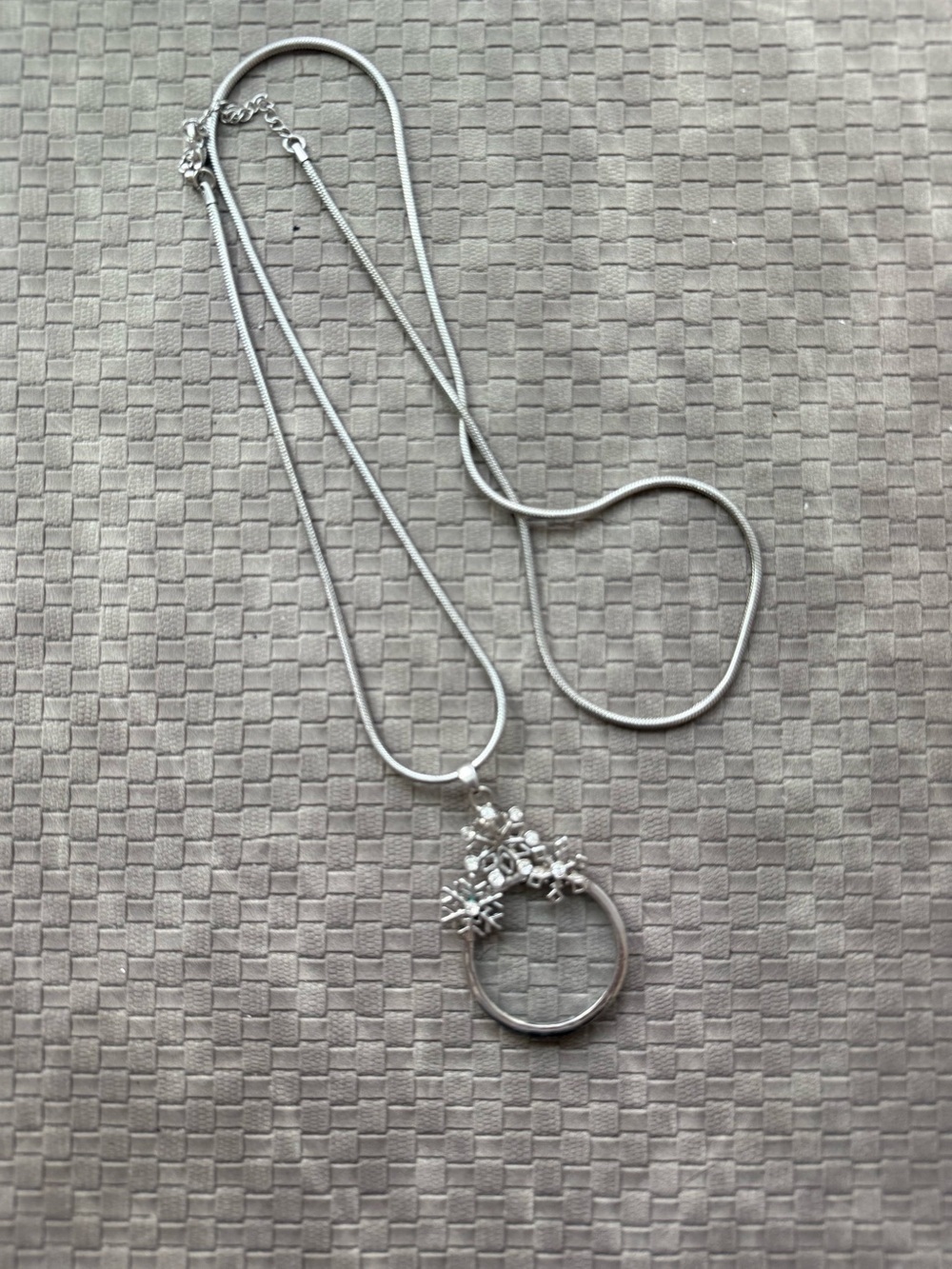 Snowflake magnifing glass silver tone Pendant Necklace